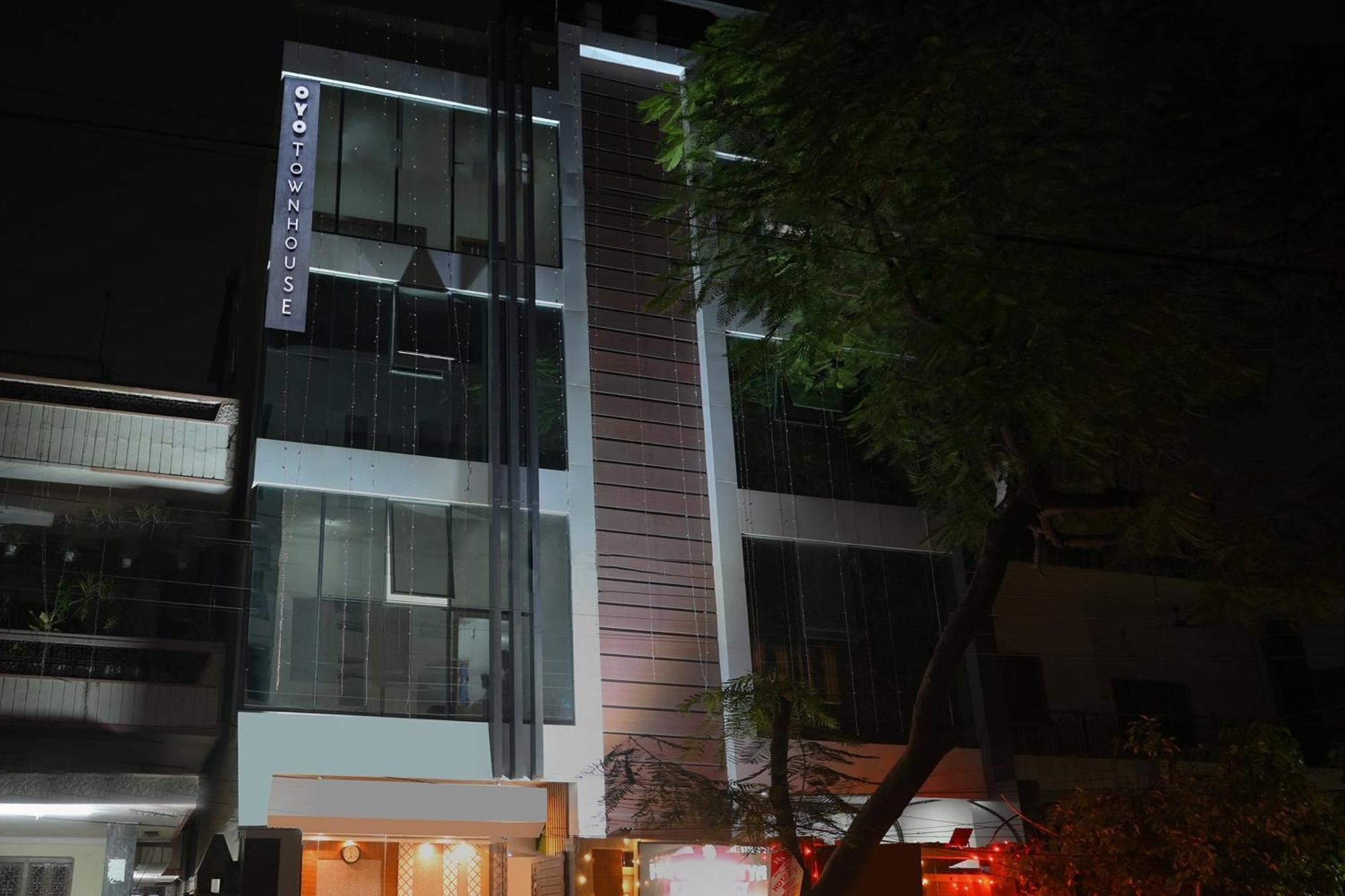 Townhouse Oak Hotel Ar Ganges Premium Varanasi Exterior photo