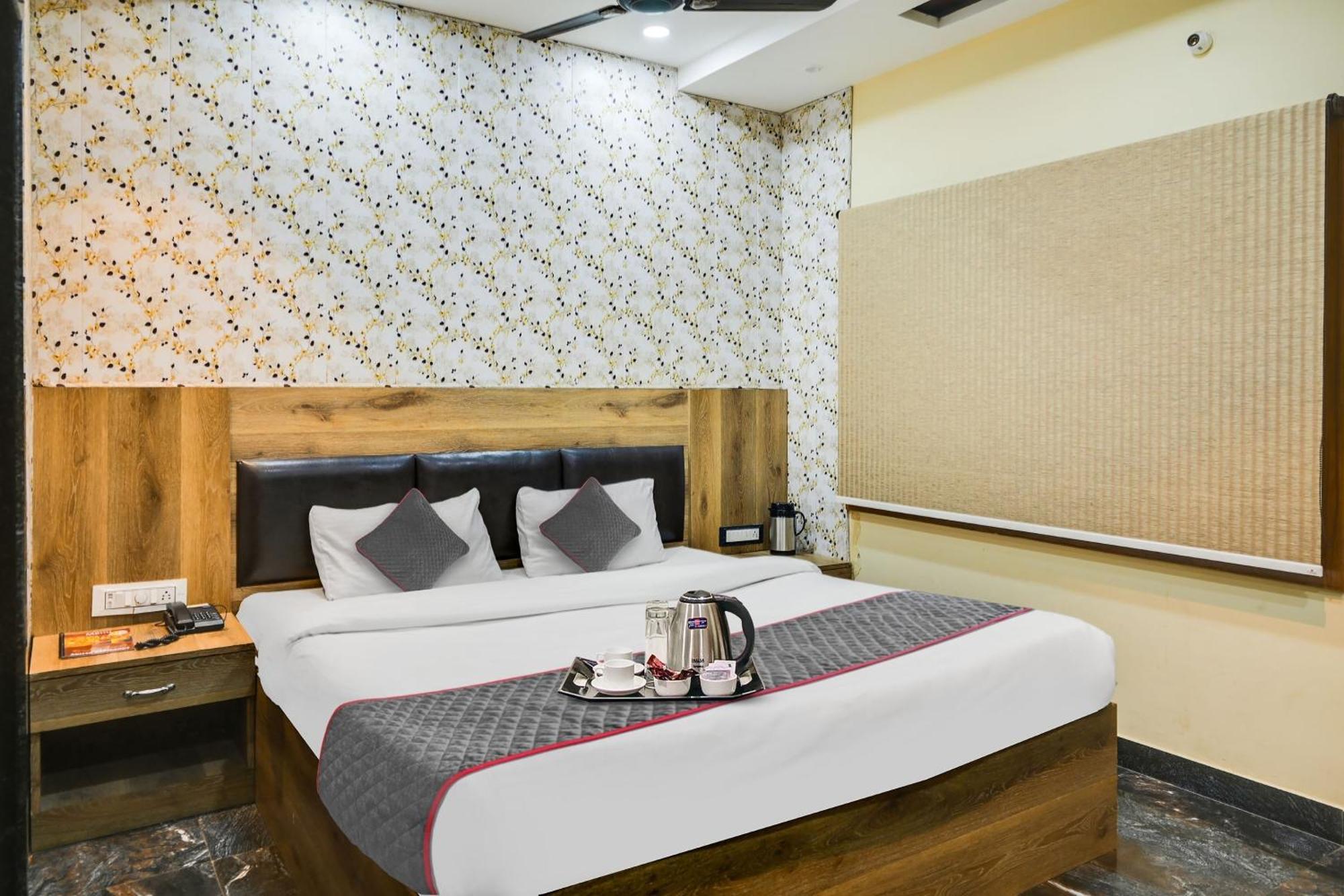 Townhouse Oak Hotel Ar Ganges Premium Varanasi Exterior photo